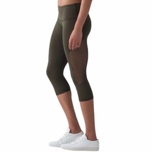 LULULEMON Reveal Crop Olive Green Leggings Small